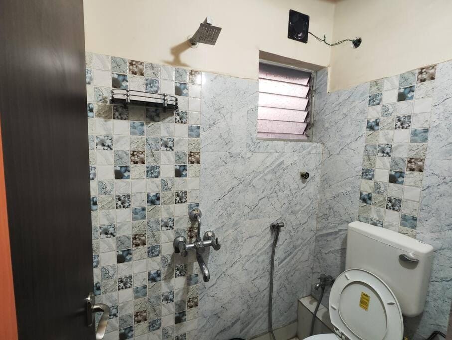 Stylish 2BHK Service Apartment Near Golpark Apartment in Kolkata