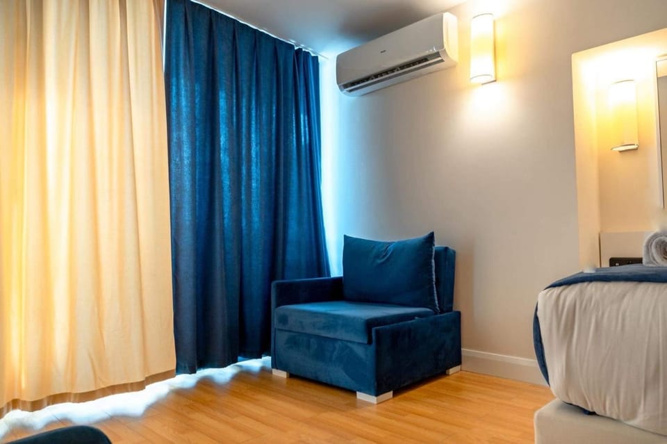 Photo of the whole room, air conditioner