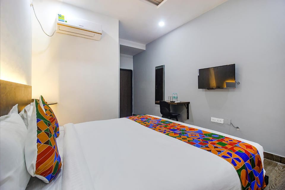 Communal lounge/ TV room, TV and multimedia, Photo of the whole room, Bedroom, air conditioner
