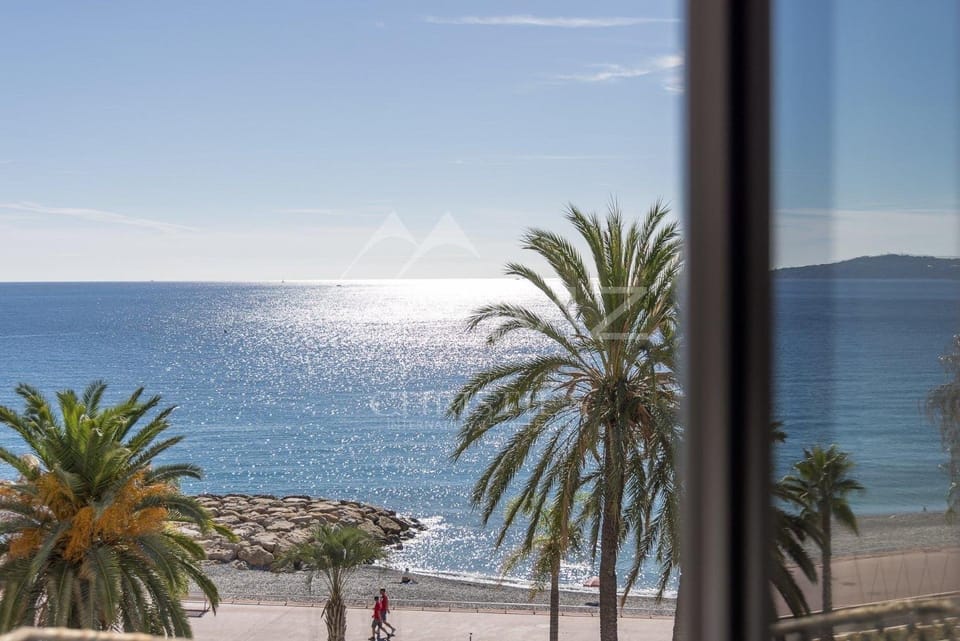Luxury apartment with sea view on the first line Promenade des Anglais Apartment in Nice