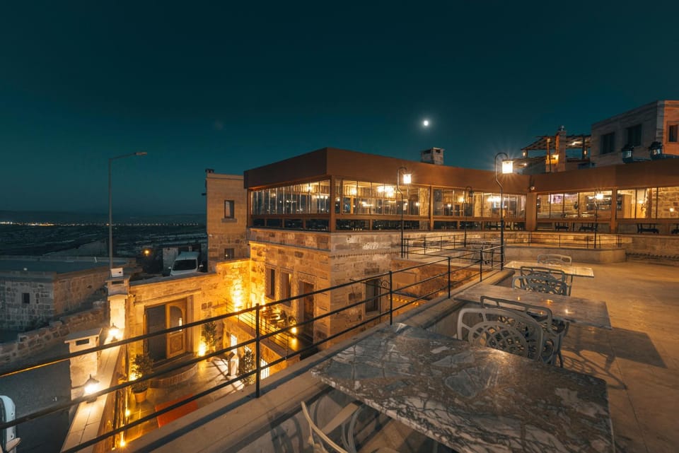 Restaurant/places to eat, Balcony/Terrace, Balcony/Terrace