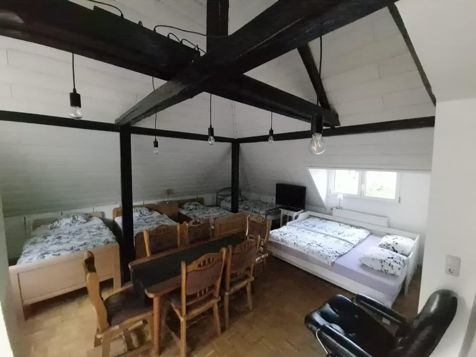 Bed, TV and multimedia, Photo of the whole room, Seating area