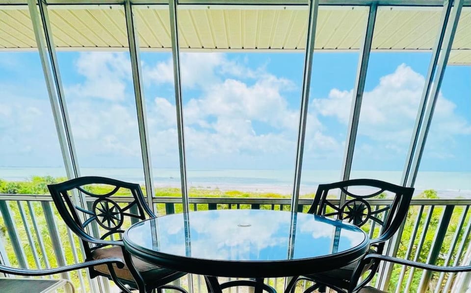 Patio, Natural landscape, View (from property/room), Balcony/Terrace, Dining area, Sea view