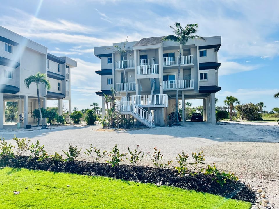 Property building, Day, Natural landscape