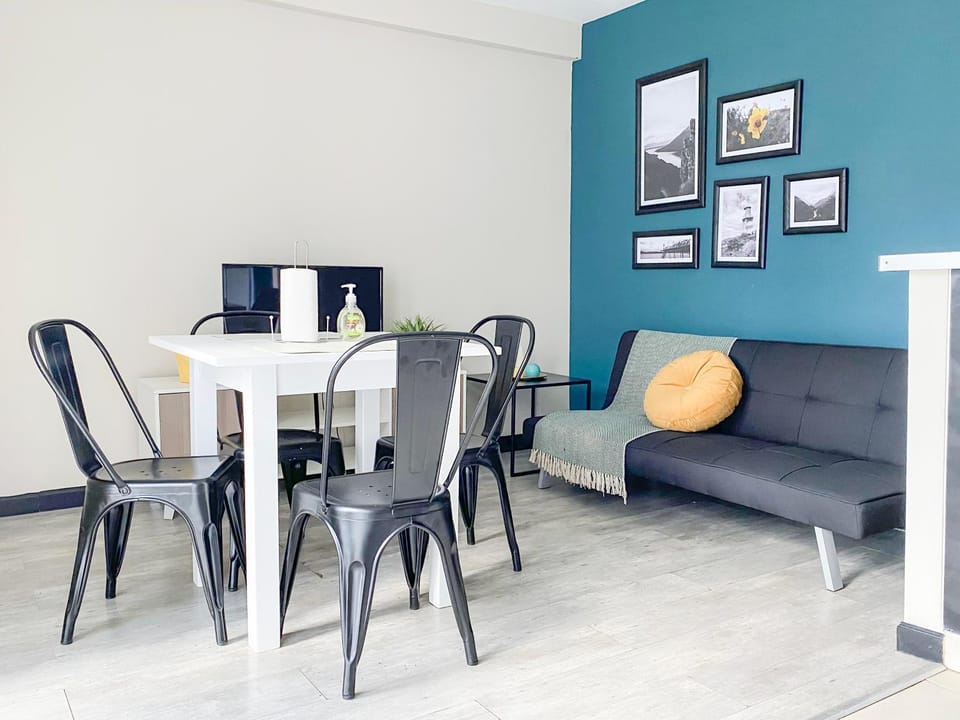TV and multimedia, Living room, Photo of the whole room, Seating area, Dining area, Area and facilities, Entertainment, hair dresser, internet, locker