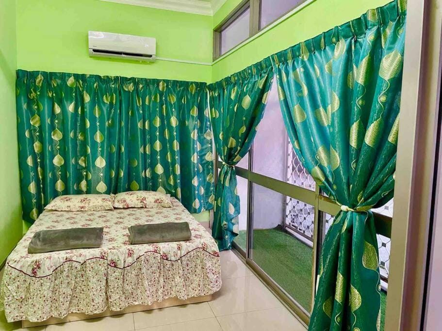 H Family Banglo Seremban #fit 20pax max #spacious carpark House in Negeri Sembilan, Malaysia