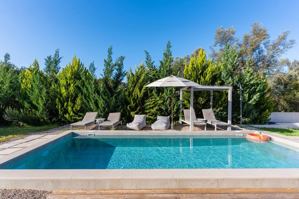 Pool view, Swimming pool, sunbed