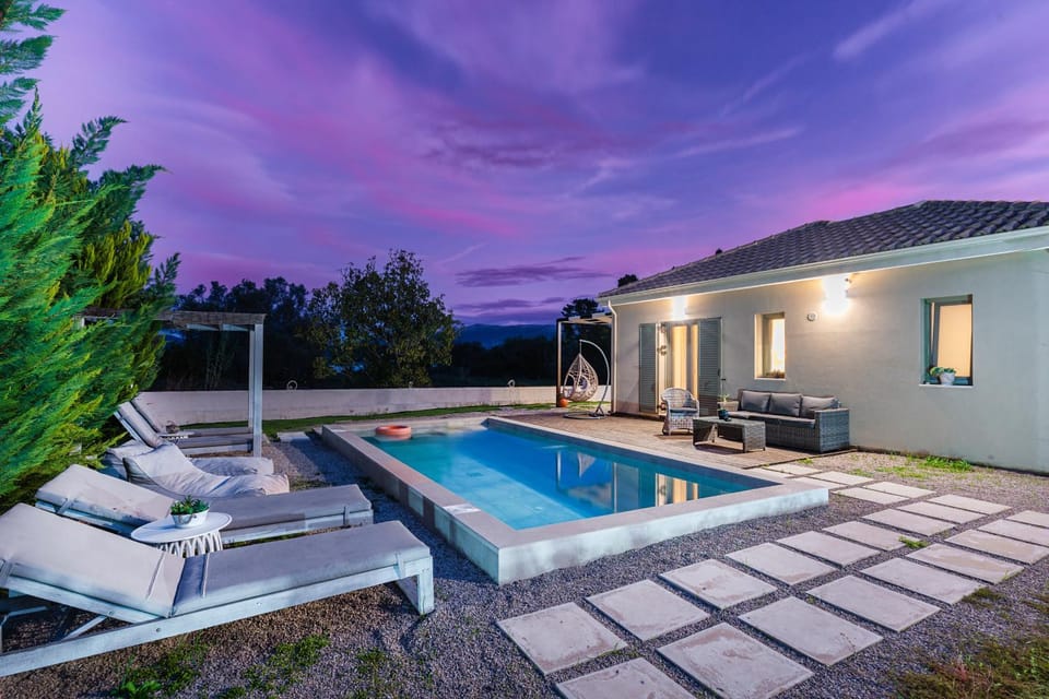 Property building, Pool view, Swimming pool, sunbed