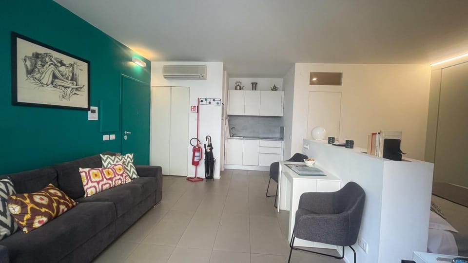 Kitchen or kitchenette, Living room, Lounge or bar, Photo of the whole room, Seating area, Dining area, kitchen