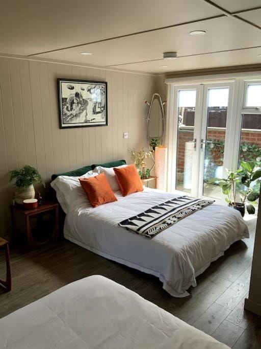 Cabin Retreat in the heart of Warwick. Cabin in Warwick