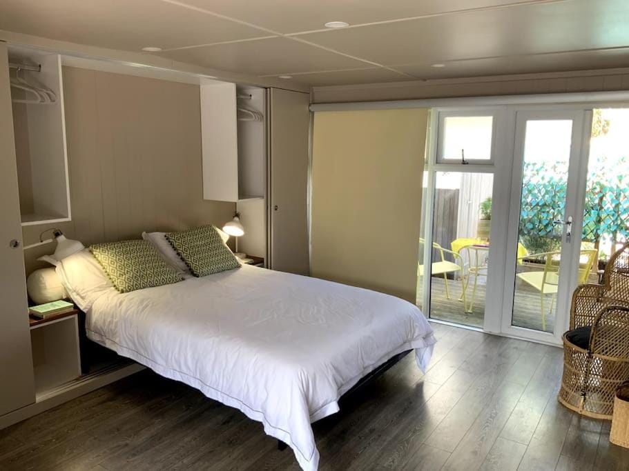 Cabin Retreat in the heart of Warwick. Cabin in Warwick