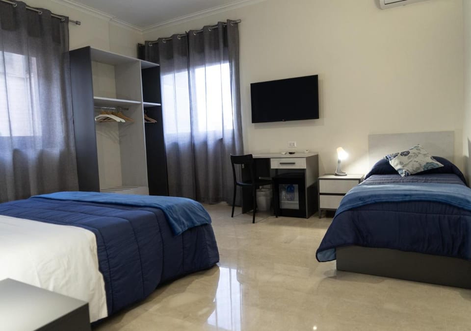 TV and multimedia, Photo of the whole room, Bedroom, hair dresser, air conditioner