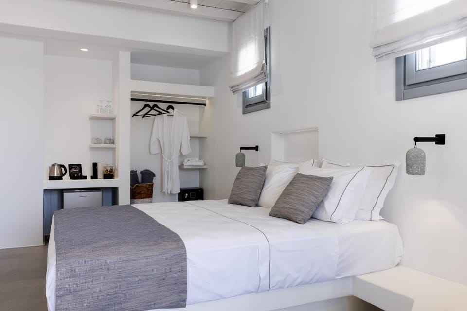 Azure Kimolos Hotel in Milos