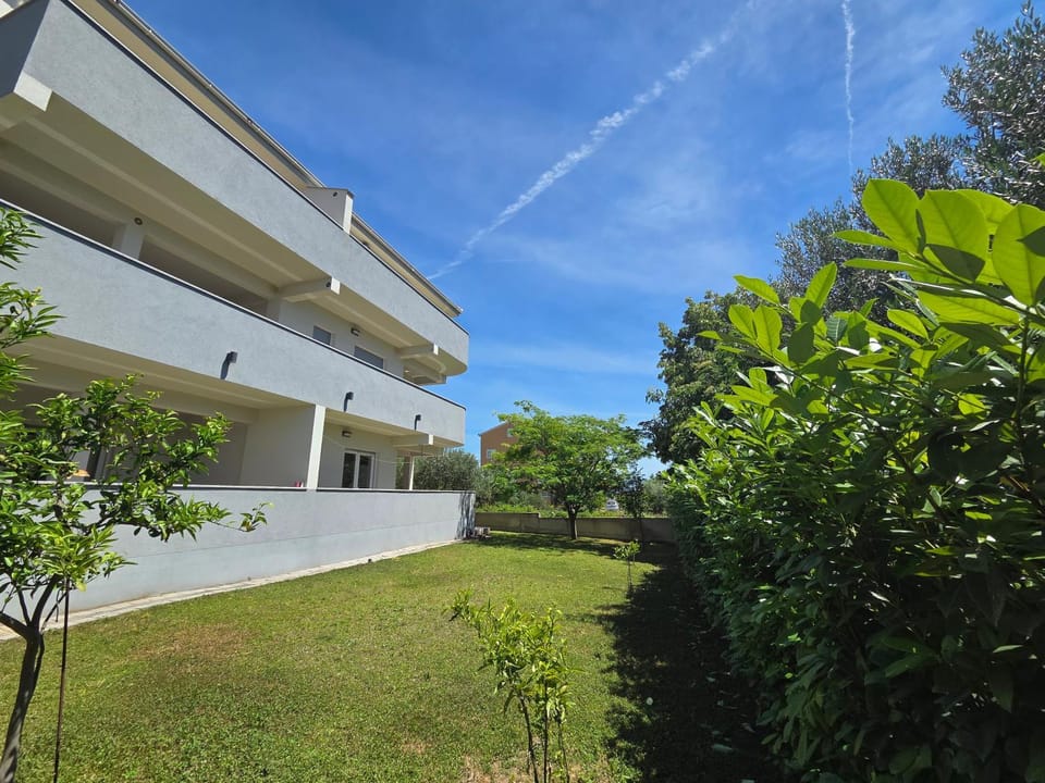 Property building, Garden, Garden view, Area and facilities