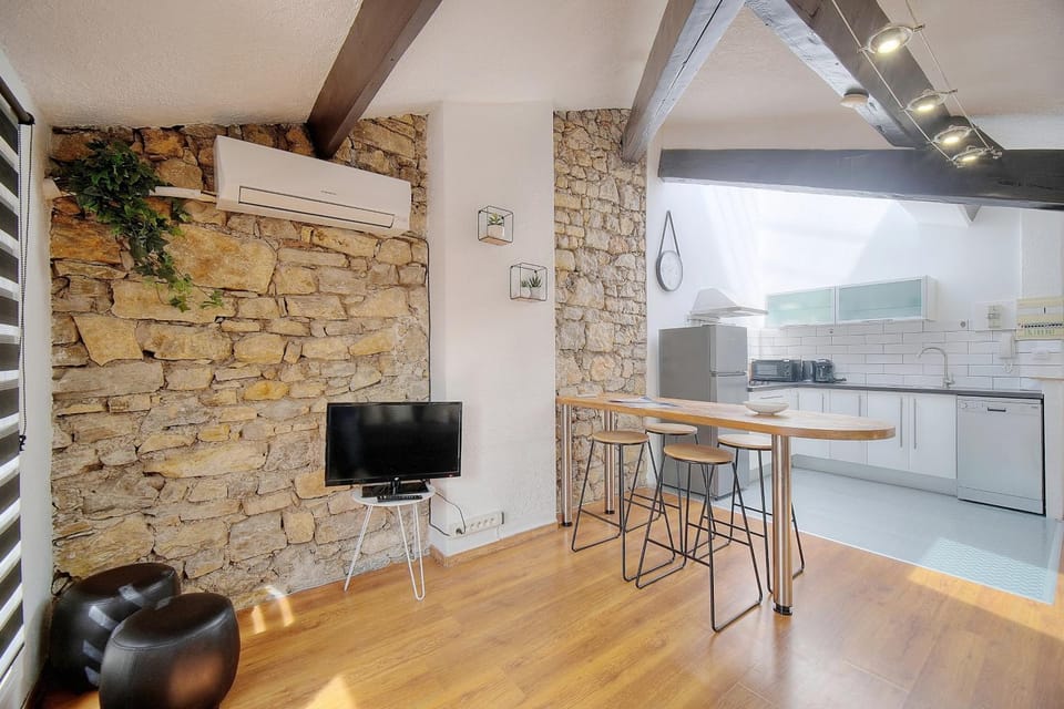 TV and multimedia, Living room, air conditioner