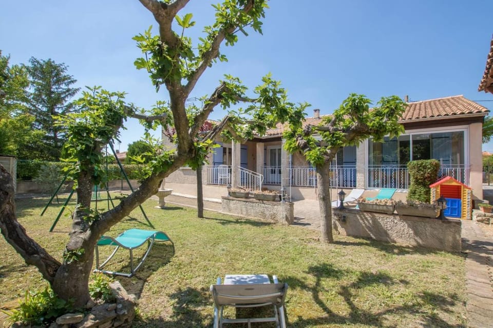 Property building, Patio, Spring, Day, Garden, Garden view, Pool view, Swimming pool, sunbed