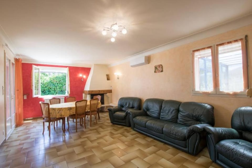 La Villa des Sorgues Villa in L'Isle-sur-la-Sorgue