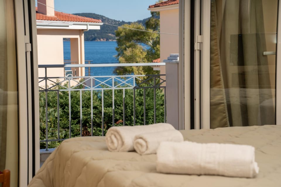 Bedroom, Mountain view, Sea view