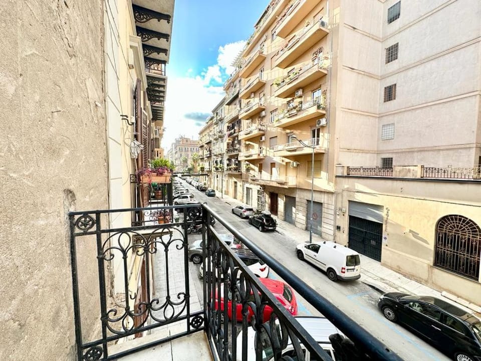 Property building, Balcony/Terrace, City view