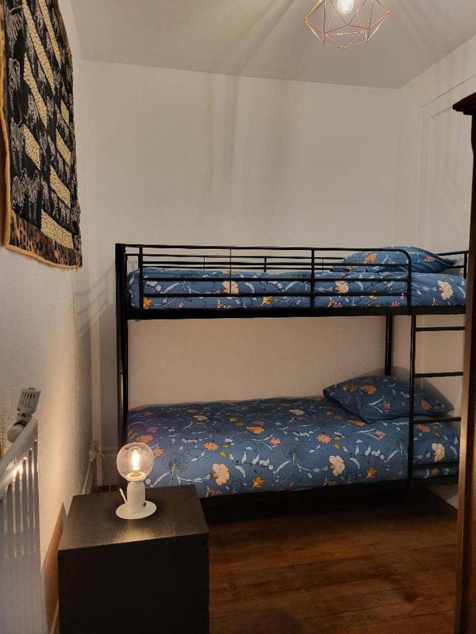 Bedroom, bunk bed