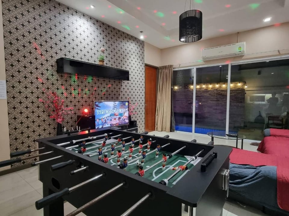 Communal lounge/ TV room, Game Room, TV and multimedia, Evening entertainment