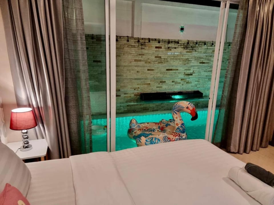 Bed, Photo of the whole room, Bedroom, Pool view, Swimming pool