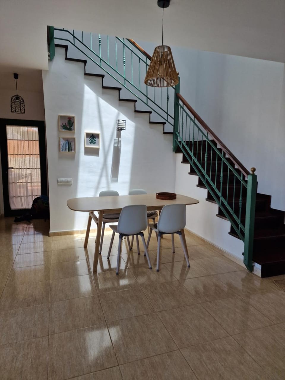 Seating area, Dining area