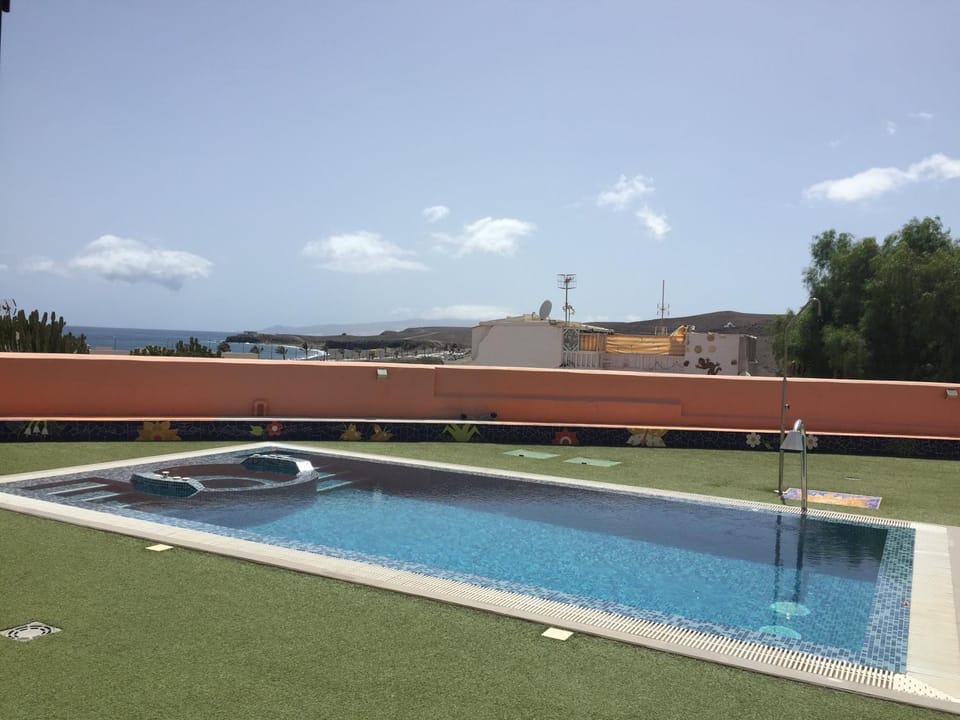 Swimming pool, Swimming pool