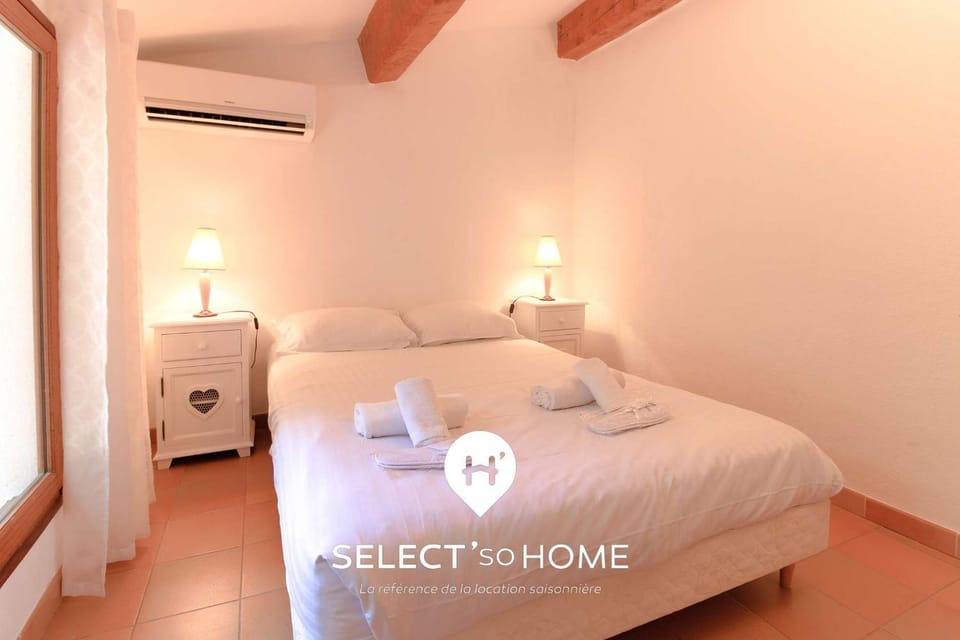 Bed, Property logo or sign, Photo of the whole room, Bedroom, towels, air conditioner