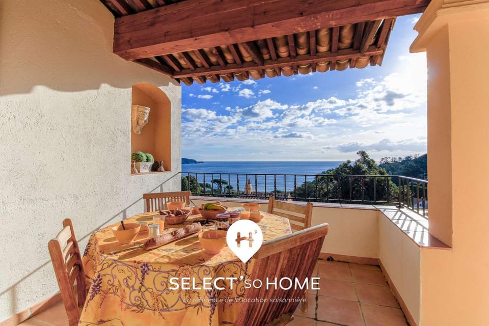 Day, Natural landscape, View (from property/room), Balcony/Terrace, Dining area, Sea view