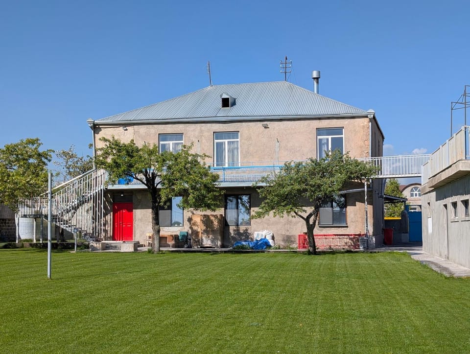 Property building, Spring, Day, Natural landscape, Garden, Garden, Garden view