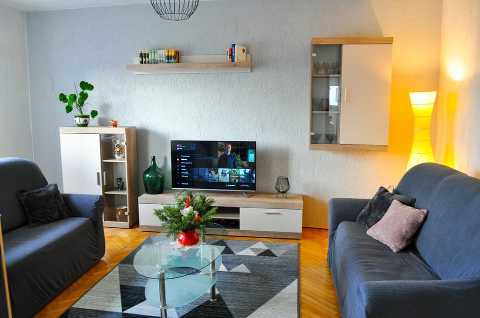 Communal lounge/ TV room, TV and multimedia, Evening entertainment