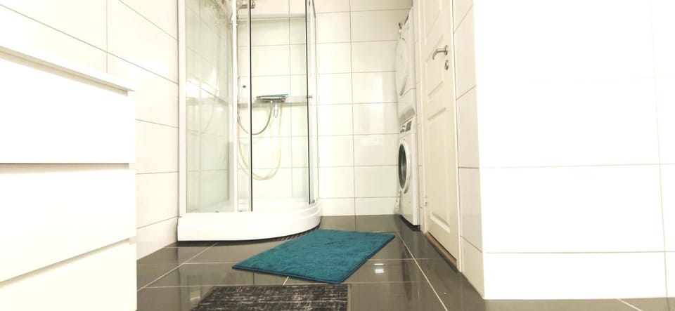 Shower, Hot Spring Bath, Bathroom, towels, laundry, washing machine, dryer