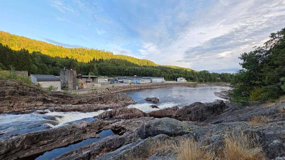 Nearby landmark, Day, Natural landscape, Fishing, River view