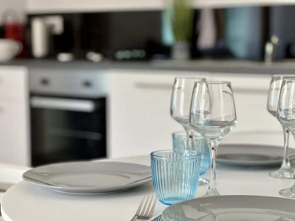 Kitchen or kitchenette, Dining area, minibar, pet friendly, stove