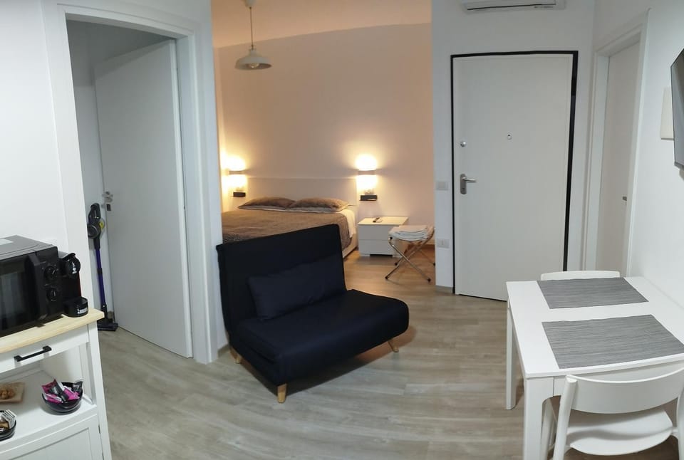 Photo of the whole room, Dining area, Bedroom