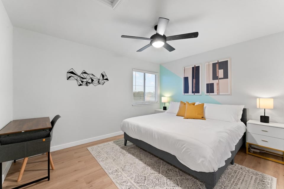 Modern & Homey 3BR Home, Remote Work Friendly, King Beds, Fast WiFi House in Pflugerville