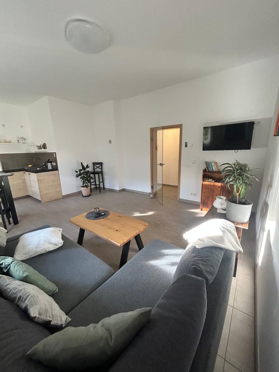 Communal lounge/ TV room, TV and multimedia, Living room, Photo of the whole room, Seating area