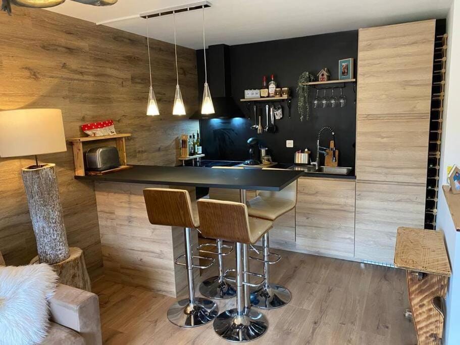 Kitchen or kitchenette, Dining area, pet friendly