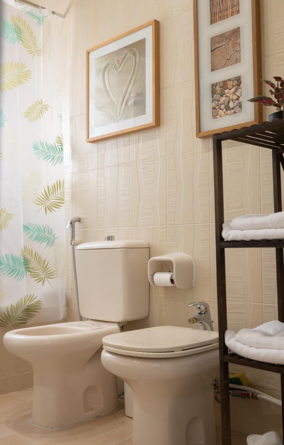 Shower, Toilet, Bathroom, bidet, towels