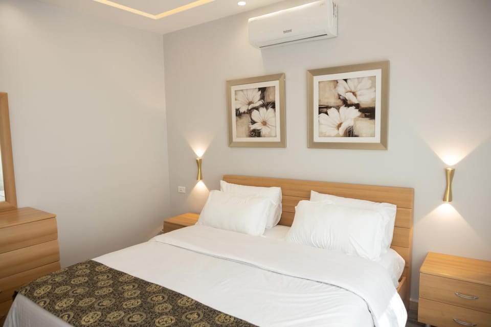 Bed, Photo of the whole room, Bedroom, air conditioner