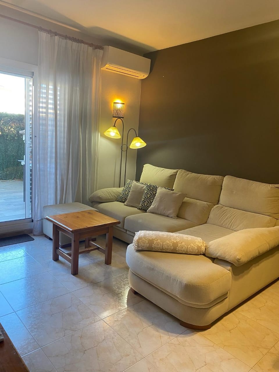 Living room, Seating area, air conditioner