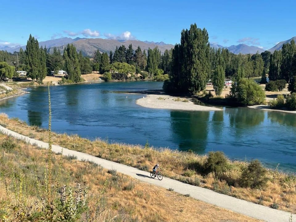 Wanaka Riverside Townhouse Retreat Apartment in Wanaka