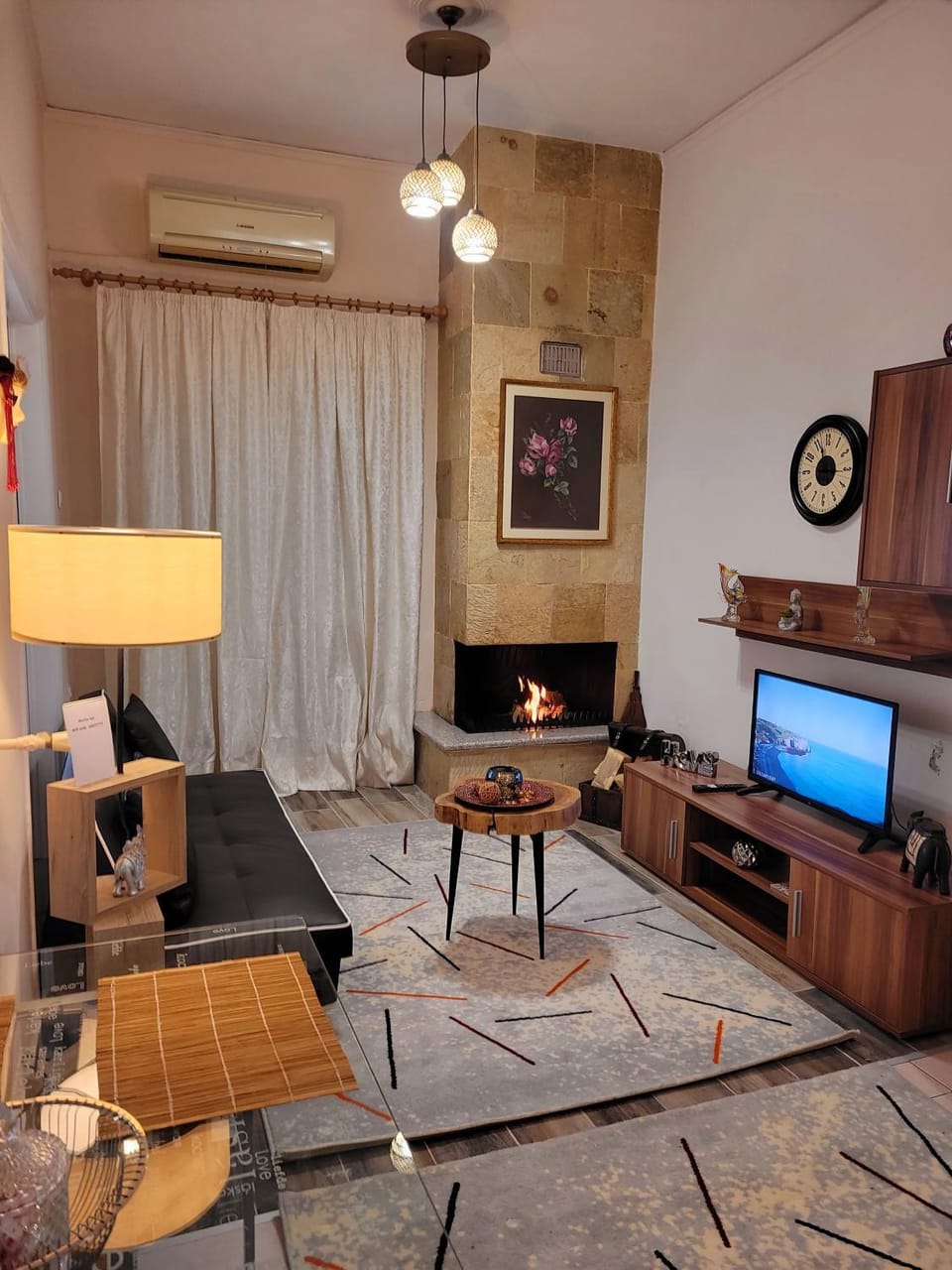 Communal lounge/ TV room, TV and multimedia, Living room, Seating area, Evening entertainment, air conditioner