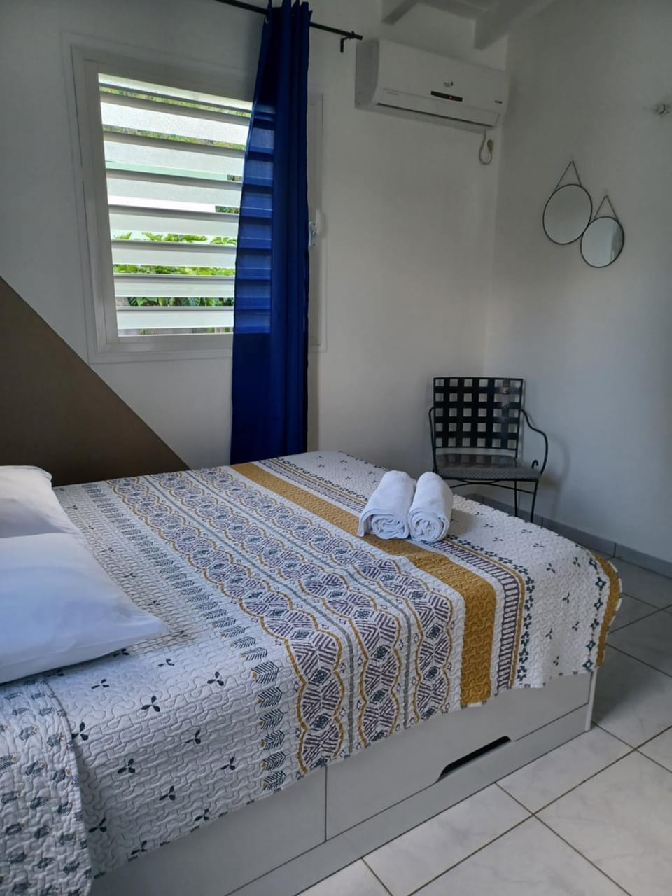 Bed, Photo of the whole room, air conditioner