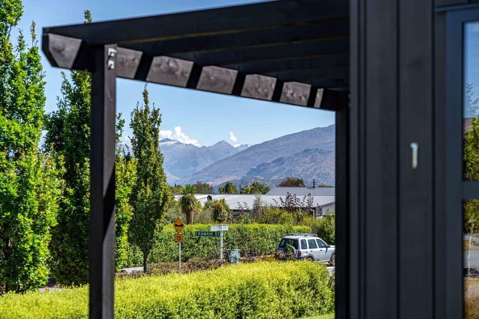Hoheria Mountain Lodge House in Wanaka