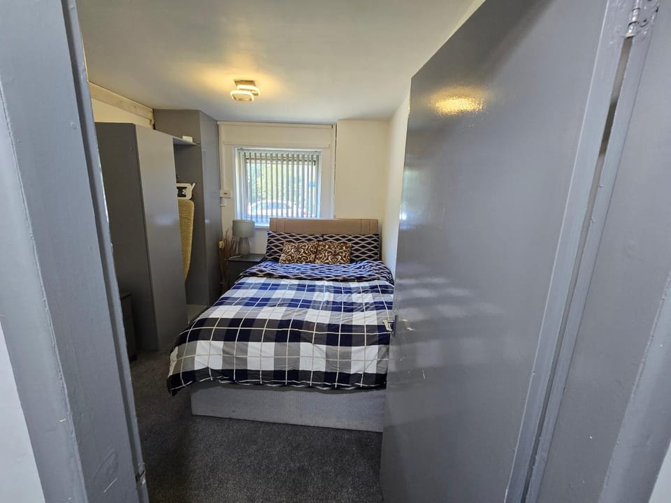 Lovely 3 Bed Ground Floor Apartment Near QE Hospital Harborne Birmingham New Apartment in Birmingham