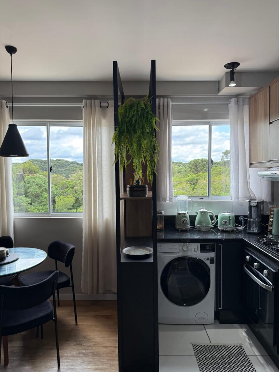 Kitchen or kitchenette, oven, toaster, washing machine, dryer