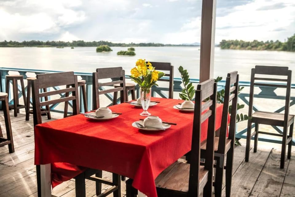 Property building, Restaurant/places to eat, Breakfast
