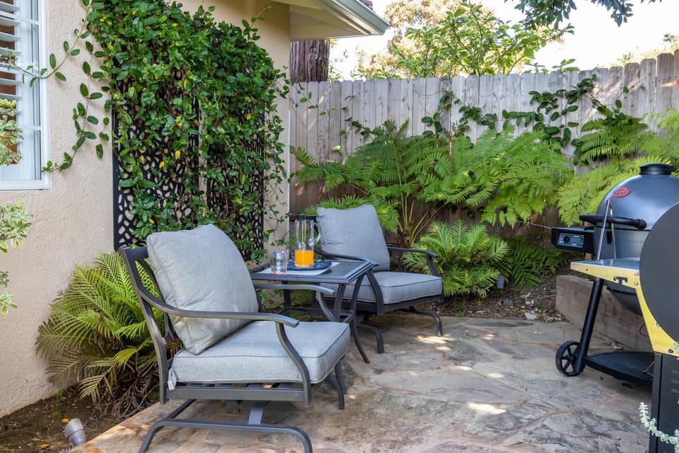Patio, Day, BBQ facilities, Garden, Seating area, Garden view